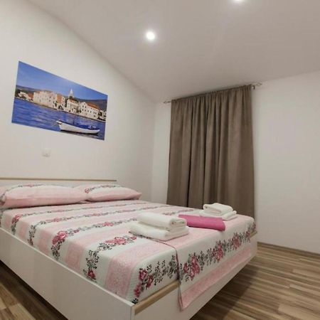 Apartment Dalmatia Каштела Экстерьер фото