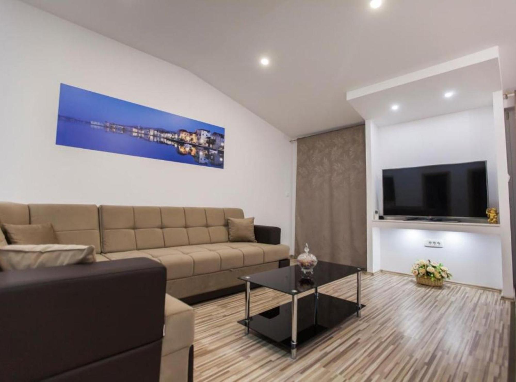 Apartment Dalmatia Каштела Экстерьер фото