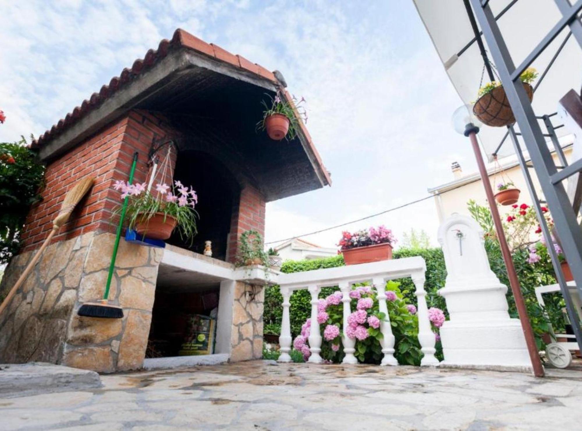 Apartment Dalmatia Каштела Экстерьер фото