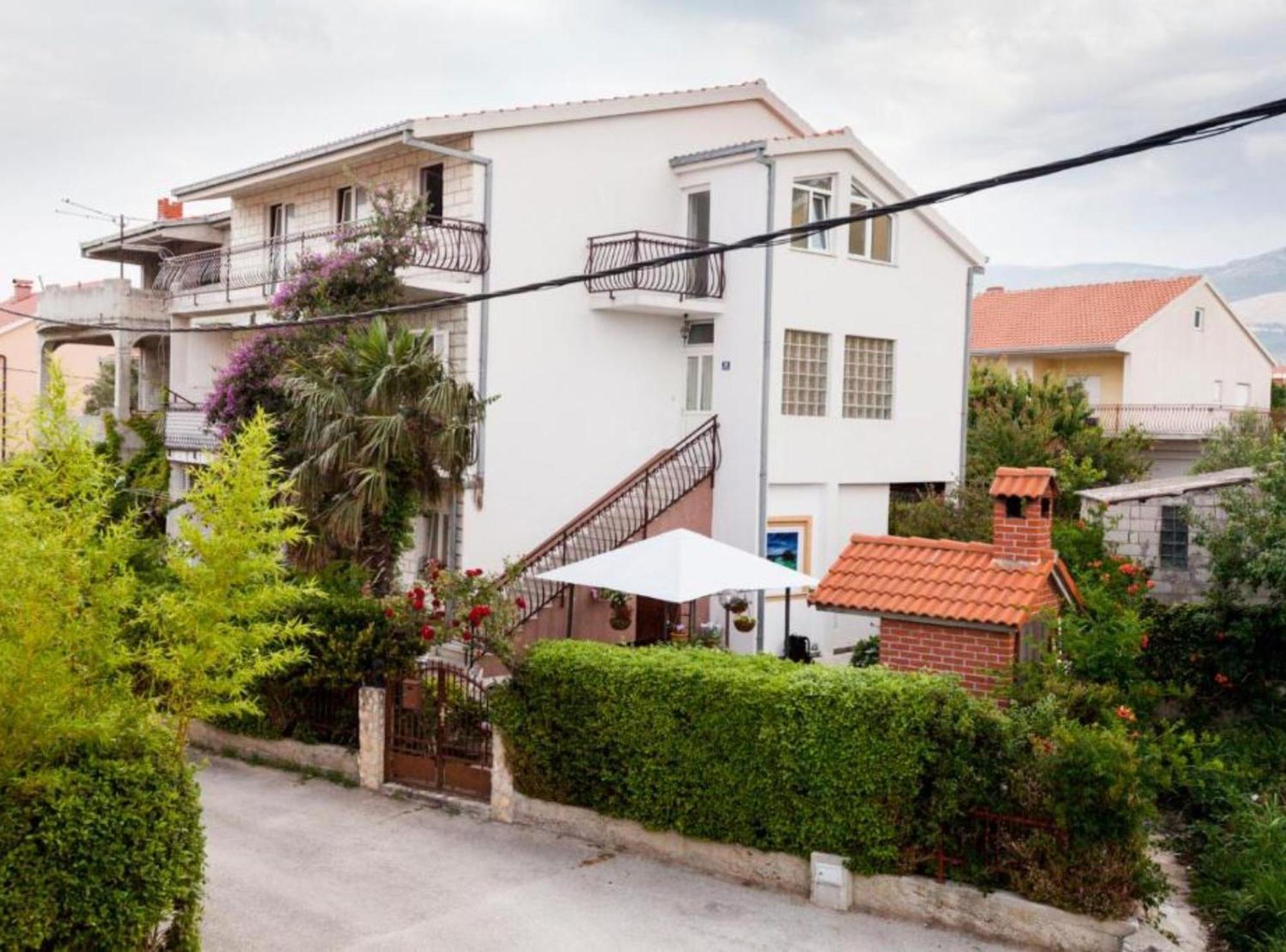 Apartment Dalmatia Каштела Экстерьер фото