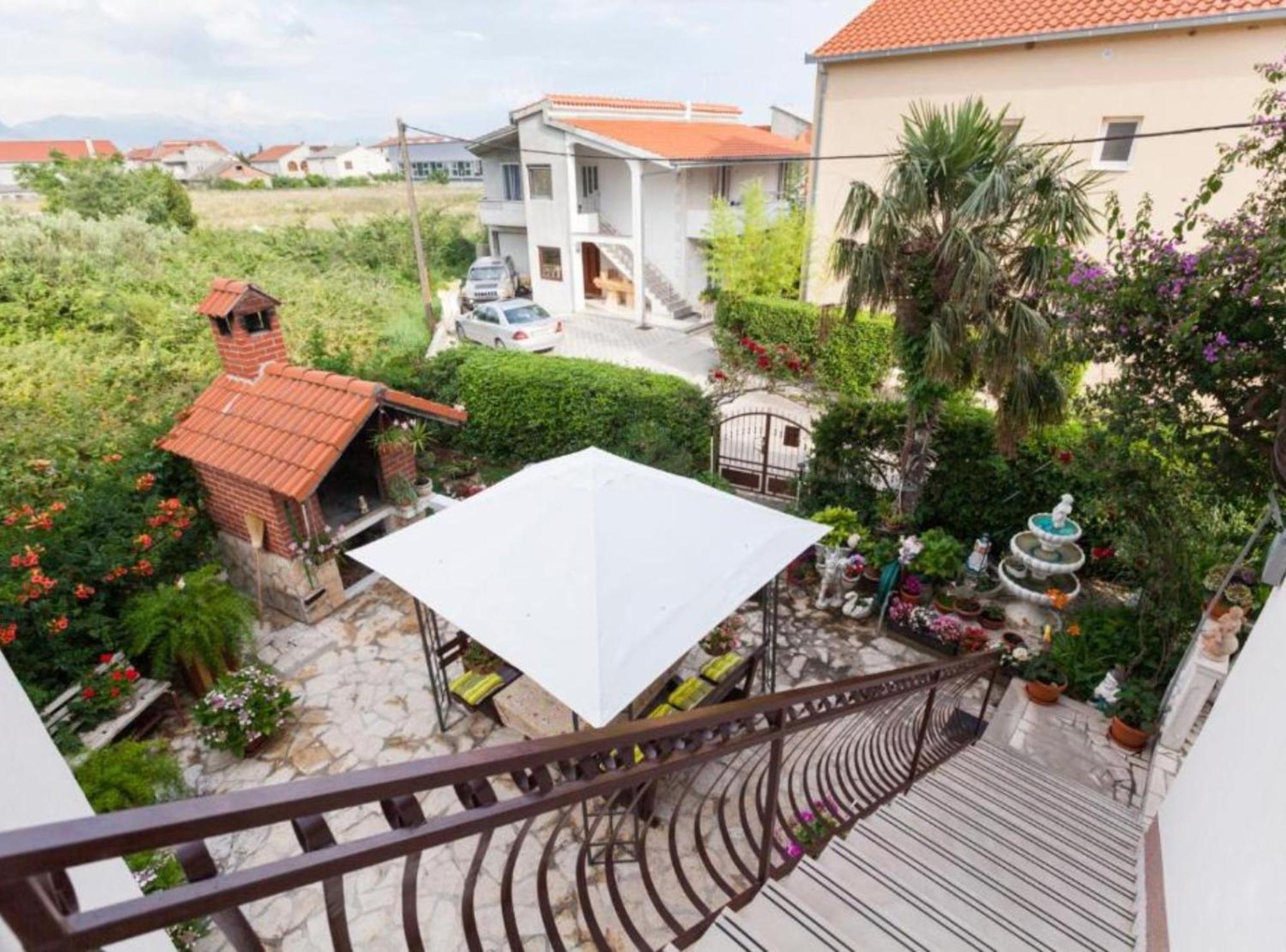 Apartment Dalmatia Каштела Экстерьер фото