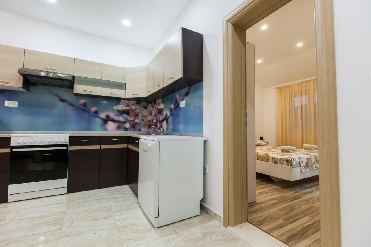 Apartment Dalmatia Каштела Экстерьер фото