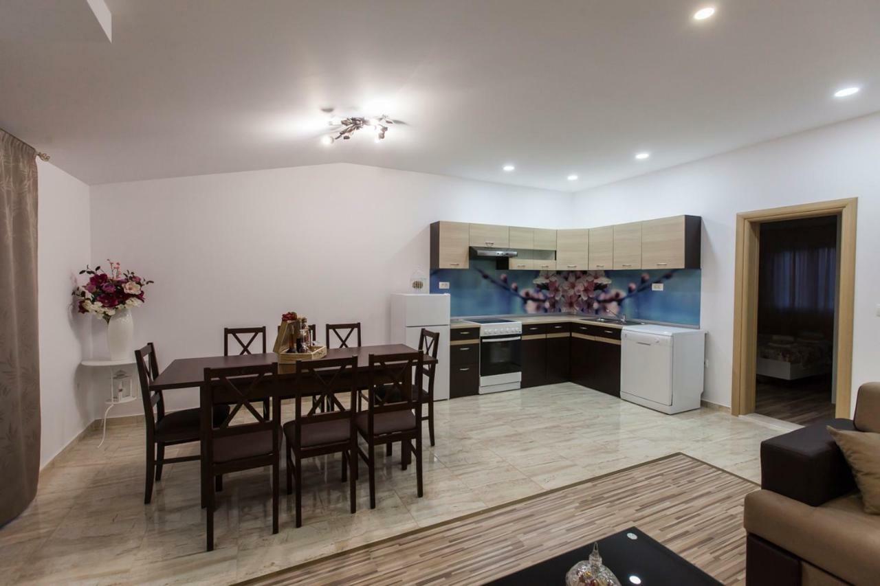 Apartment Dalmatia Каштела Экстерьер фото