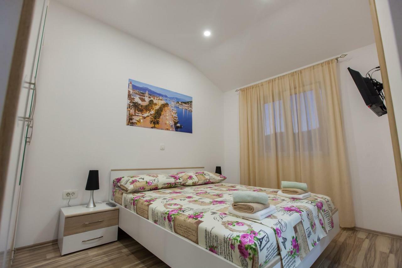 Apartment Dalmatia Каштела Экстерьер фото