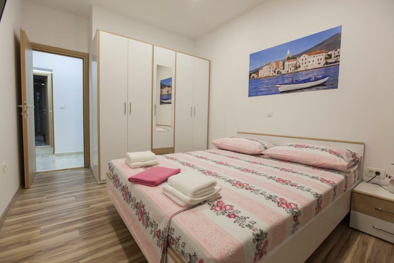 Apartment Dalmatia Каштела Экстерьер фото