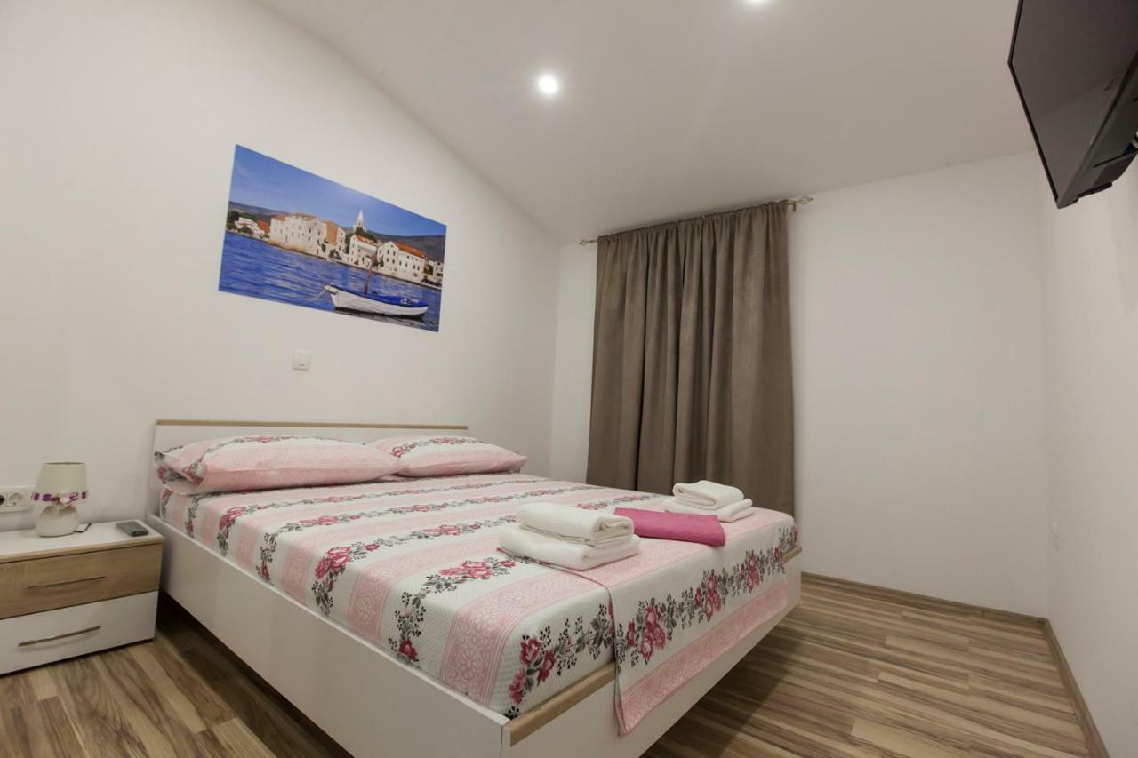 Apartment Dalmatia Каштела Экстерьер фото