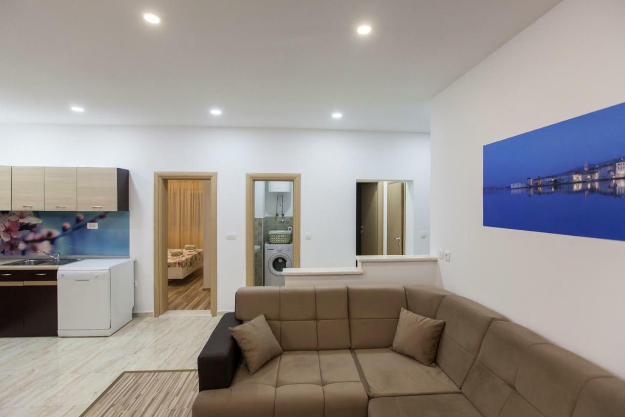 Apartment Dalmatia Каштела Экстерьер фото